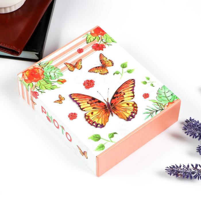 Фотоальбом на 40 фото "Бабочки" золотая обводка в коробке